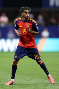 Lamine Yamal encabeza la nueva generación de Jugadores que toman la estafeta y apunta a convertirse en uno de los grandes referentes del fútbol mundial rumbo a 2030.