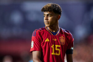 Lamine Yamal, una de las grandes figuras de España en la justa internacional de selecciones 2026, forma parte de los Campeones del Mundo que dirigió Rafa Márquez durante su etapa de formación en las categorías inferiores del Barcelona.