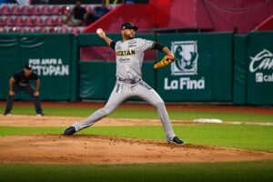 Con un rally de cuatro anotaciones en la cuarta tanda, El Águila venció a Leones en el primero de la serie.