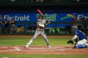 En un verdadero duelo de serpentinas Olmecas venció por la mínima a Leones en el primer juego de la serie.