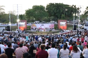 El gobernador Javier May Rodríguez durante el Encuentro con el Pueblo “La verdadera riqueza de Tabasco”, donde presentó los Resultados alcanzados en Tabasco y destacó avances en bienestar social, infraestructura, salud, seguridad y desarrollo económico.