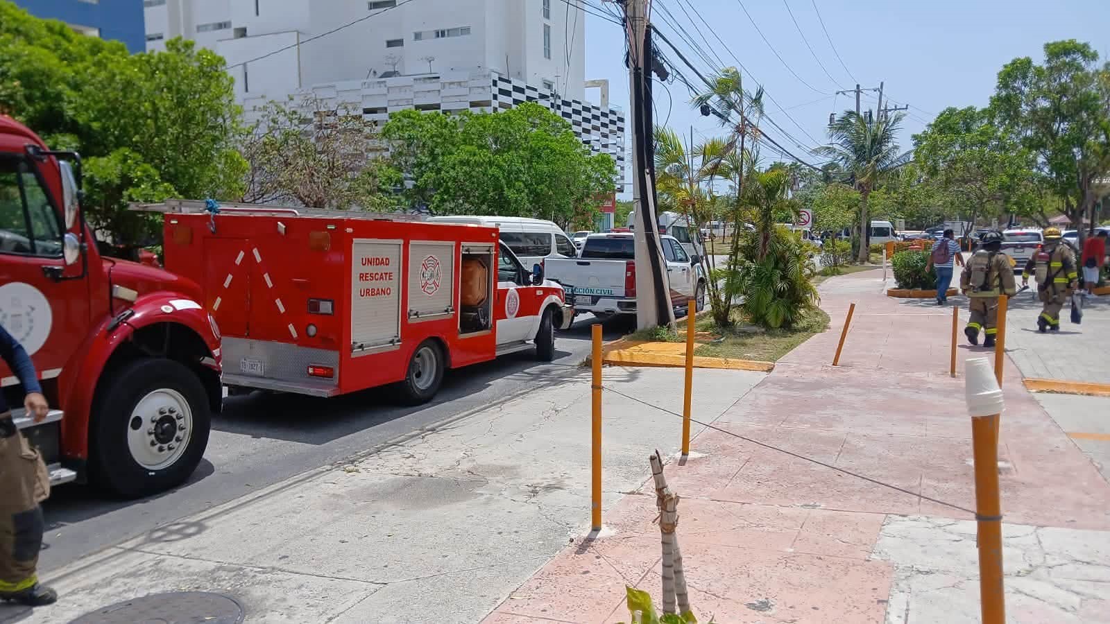 ¡Así lograron evitar una tragedia! Evacúan a 342 personas tras incidente en oficinas del SAT Cancún