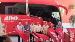 La nueva ruta de ADO Aeropuerto ofrece una alternativa cómoda y accesible para turistas que necesitan trasladarse desde los hoteles del centro de Cancún hasta la terminal aérea.