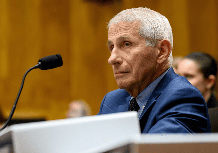 Anthony Fauci es declarado en desacato al Congreso
