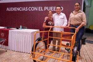 Joaquín Díaz Mena encabeza las Audiencias con el pueblo, donde escucha directamente las necesidades de las familias yucatecas y da seguimiento a sus solicitudes.