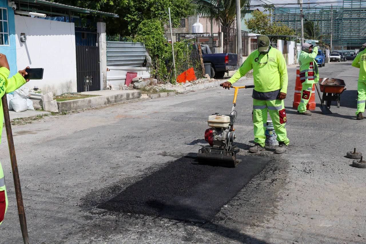 Ayuntamiento de BJ fortalece la seguridad vial con mantenimiento de pasos peatonales, topes, bacheo y descacharrización