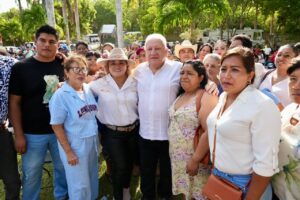 En Bacalar, representantes y asistentes participaron en la asamblea informativa encabezada por Rafa Marín, con un llamado a fortalecer la defensa de la soberanía nacional mediante la unidad, el diálogo y la participación ciudadana.