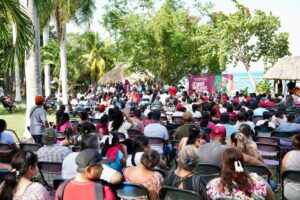 Rafa Marín encabezó en Bacalar una asamblea informativa donde destacó la importancia de defender la soberanía nacional, la unidad y el derecho de México a decidir libremente su propio destino.