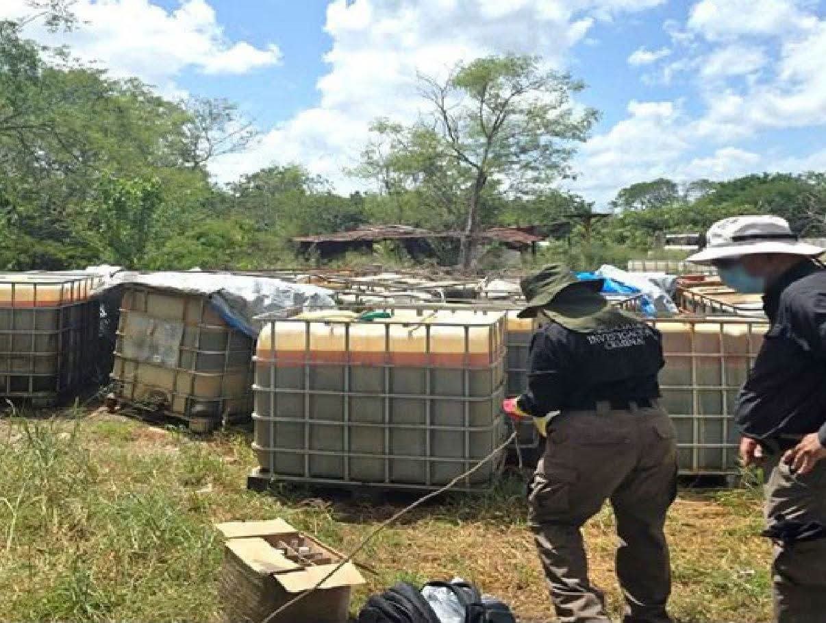 Bodega de huachicol en Umán: aseguran combustible y detienen tres