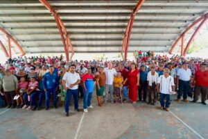 Rafa Marín encabezó en Caobas una asamblea con ejidatarios y familias del sur de Quintana Roo, donde llamó a Fortalecer el desarrollo del sur mediante mayor inversión, apoyo al campo y diálogo permanente con las comunidades.