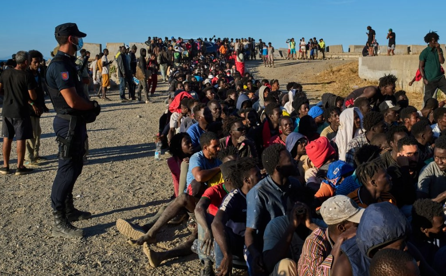 Miles de migrantes siguen varados en Ceuta