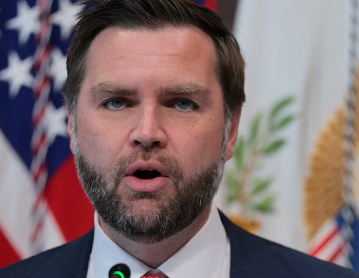 JD Vance habla de las negociaciones con Irán y dice que son "desordenadas"
