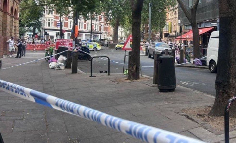 Mujer agredió a 4 personas en Londres y las autoridades investigan