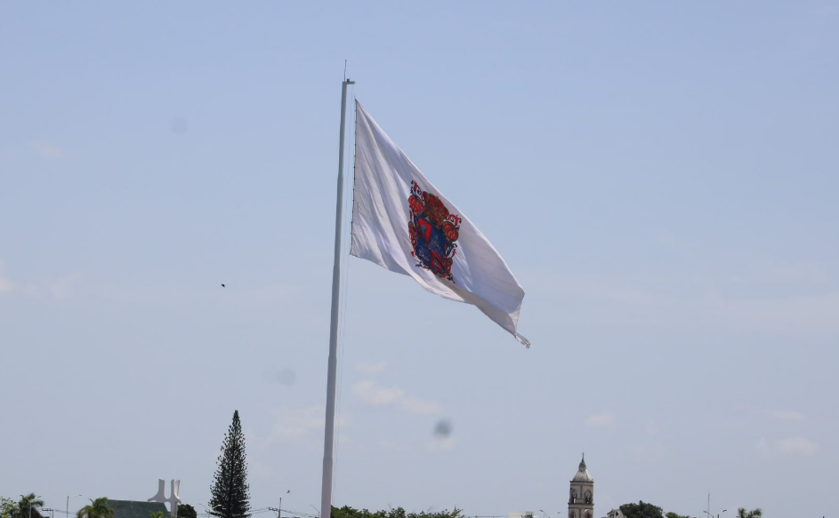 Bandera monumental de Campeche sorprende a todos