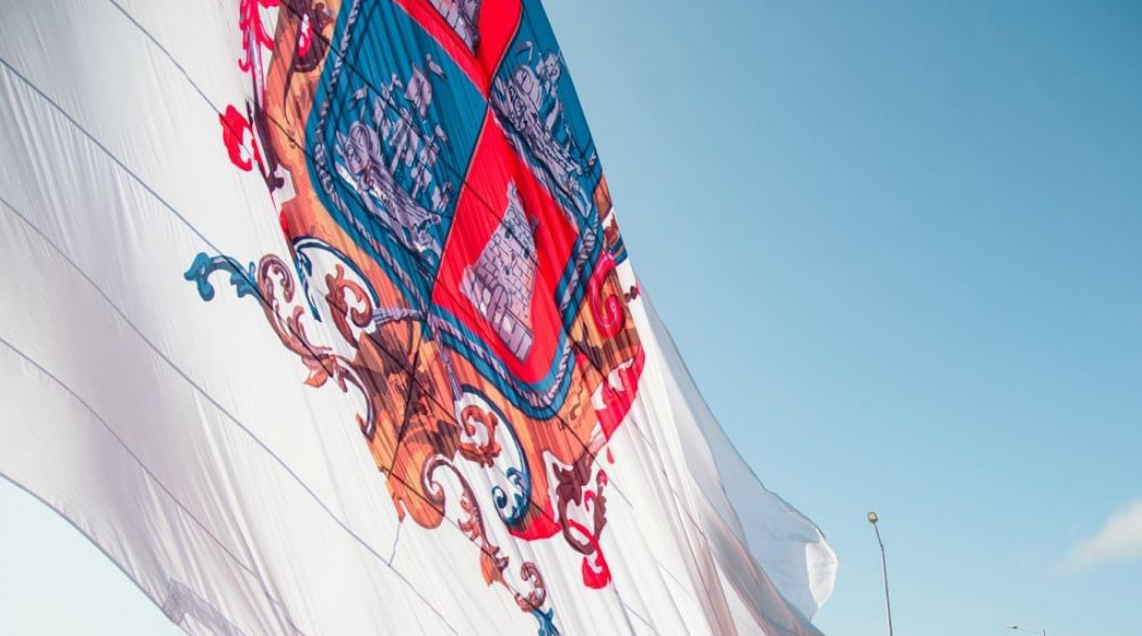 ¿Por qué se coloca esta bandera?