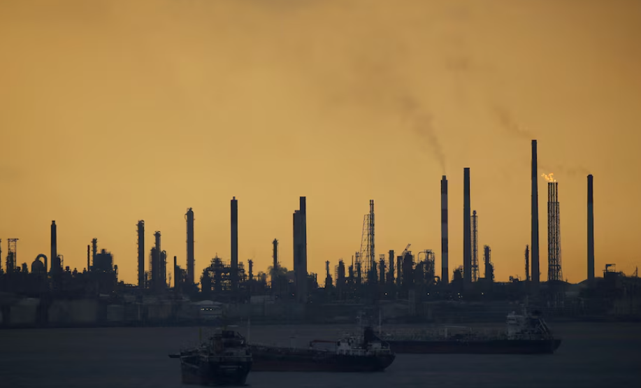El precio del petróleo sube ante la falta de certezas sobre Ormuz