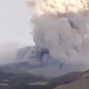 El volcán Puracé emite gases y cenizas tras terremoto en Colombia