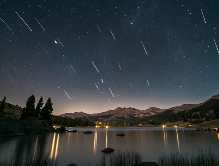 Espectáculo de la lluvia de meteoros Perseidas