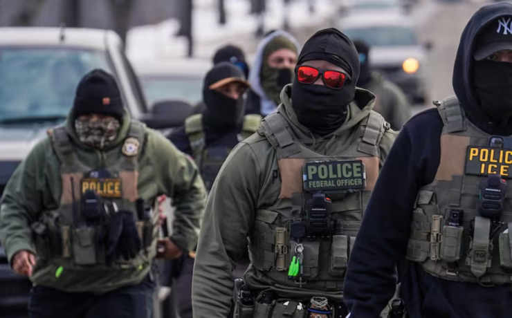 ICE usa guantes electrificados para someter a migrantes