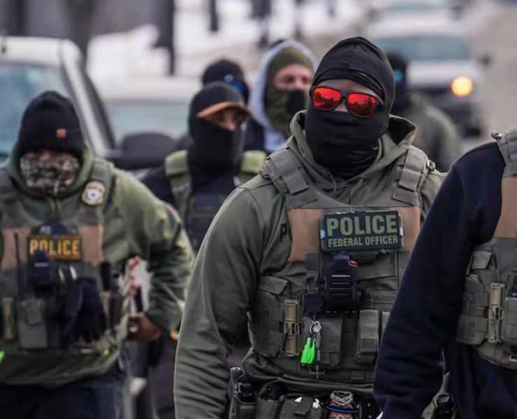 ICE usa guantes electrificados para someter a migrantes