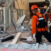 Terremoto de magnitud 7,7 en Indonesia causa dos muertos