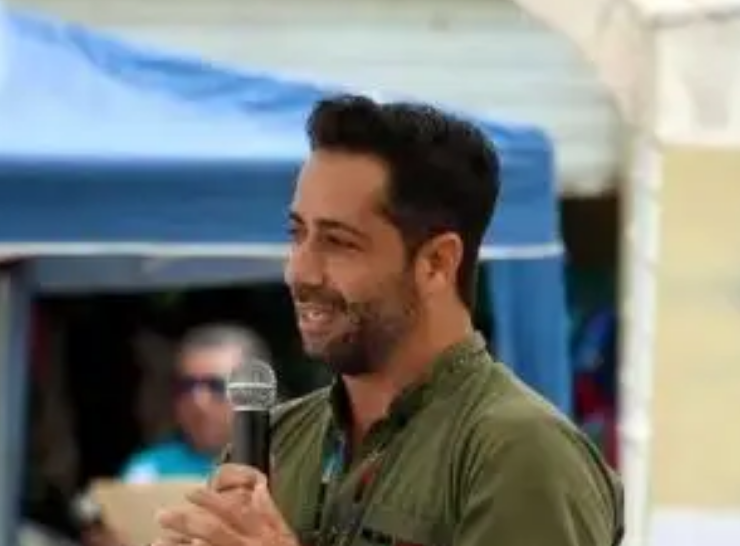 Candidato a gubernatura arremete y desata polémica