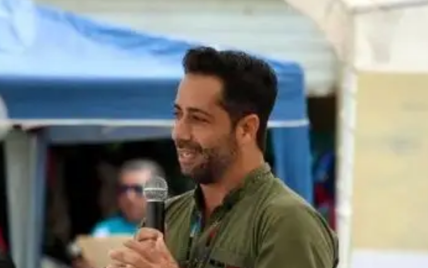 Candidato a gubernatura arremete y desata polémica