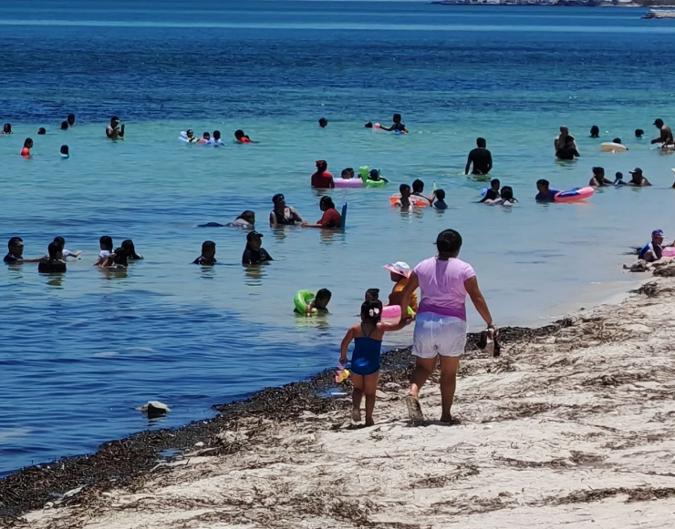 ¡Playa Bonita hasta el tope de turistas!