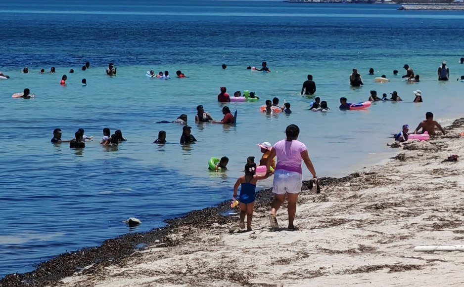 ¡Playa Bonita hasta el tope de turistas!