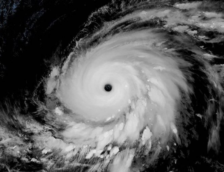 ‘Lala’ se convierte en huracán y avanza con rumbo a Hawái