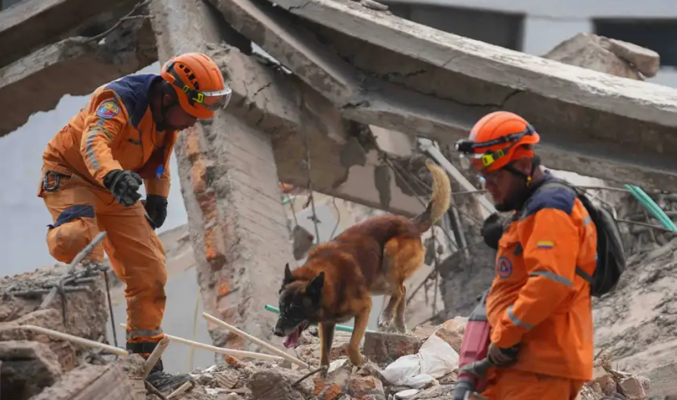 Aumentan los fallecidos en Colombia tras el devastador sismo