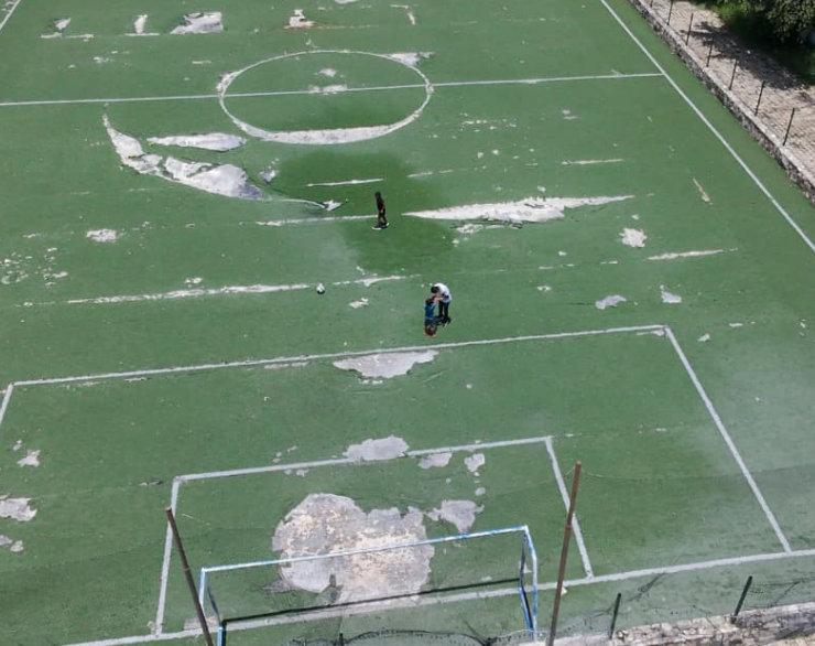 Campo deportivo abandonado causa alarma en Campeche