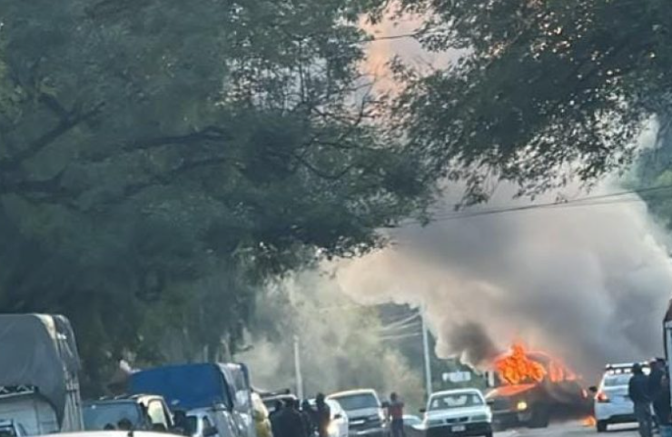 Registran balaceras y quema de autos en Tangancícuaro