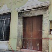 ¡Casona se cae a pedazos en Campeche!