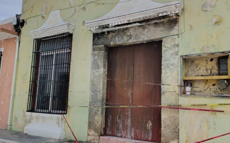 ¡Casona se cae a pedazos en Campeche!
