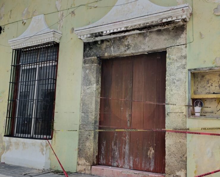 ¡Casona se cae a pedazos en Campeche!