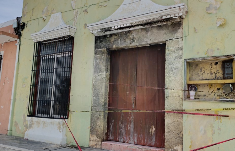 ¡Casona se cae a pedazos en Campeche!