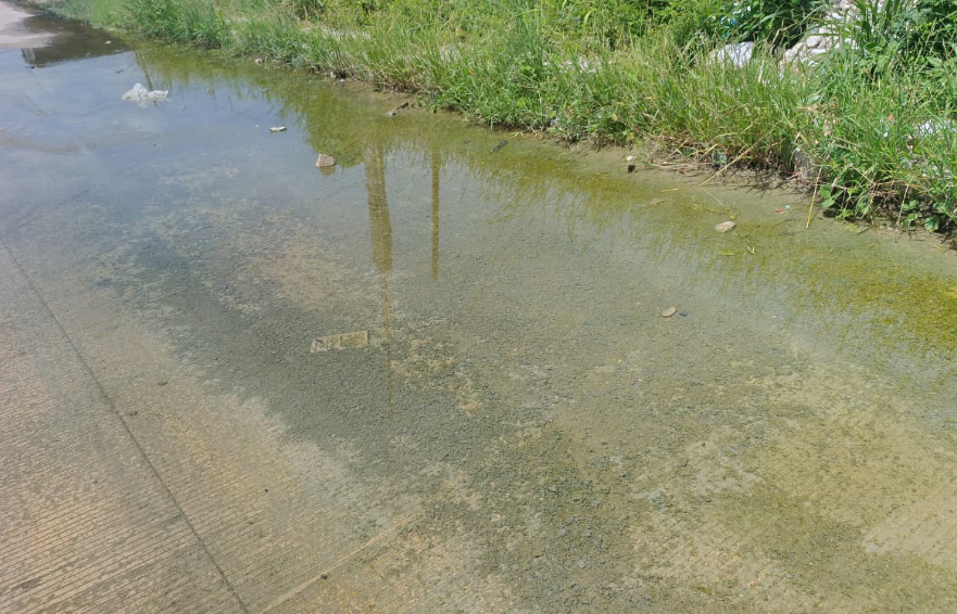 Un “río” de aguas negras afecta a vecinos de Campeche