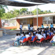 ¡Increíble! Campeche entrega 23 mil paquetes escolares