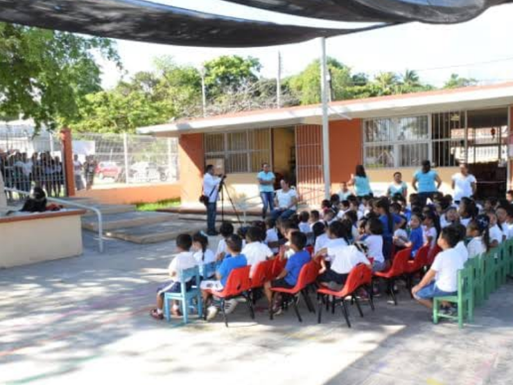 ¡Increíble! Campeche entrega 23 mil paquetes escolares