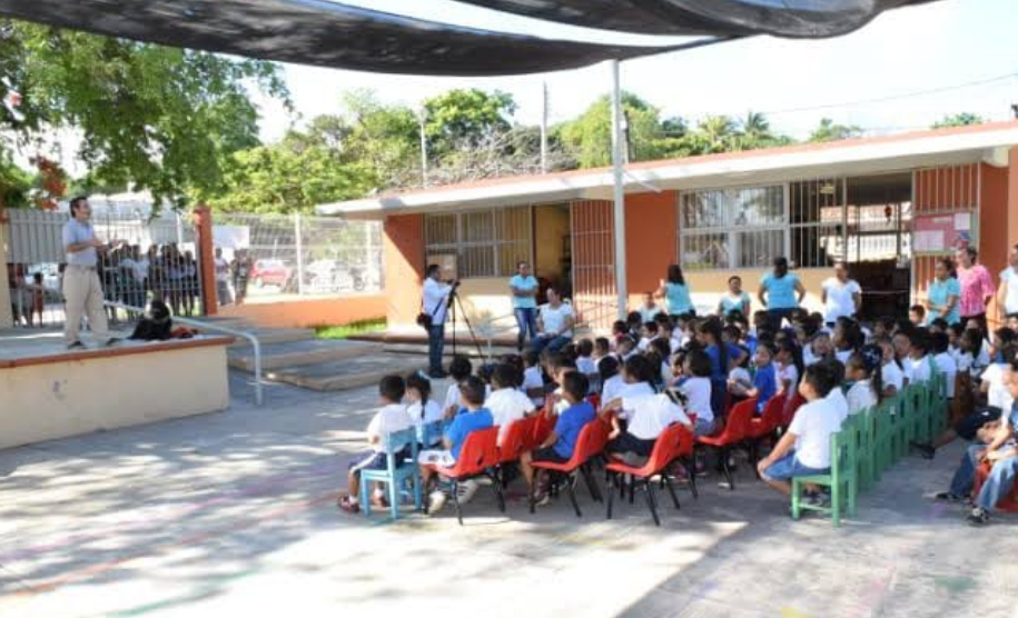 ¡Increíble! Campeche entrega 23 mil paquetes escolares