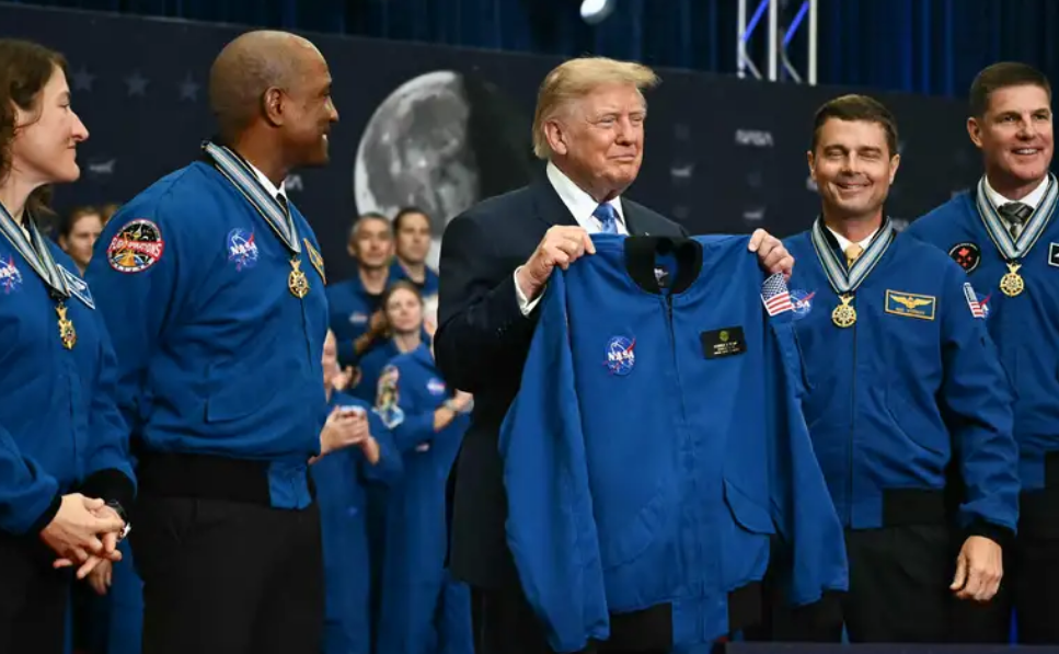 Trump anuncia la creación de la Academia Espacial de EEUU