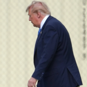 Trump insta a empresas canadienses a mudarse para evitar aranceles impuesto por él