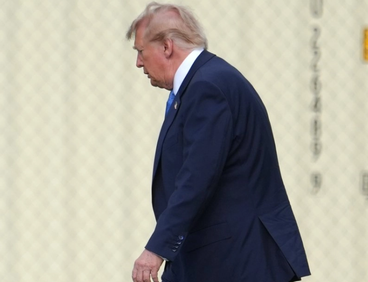 Trump insta a empresas canadienses a mudarse para evitar aranceles impuesto por él