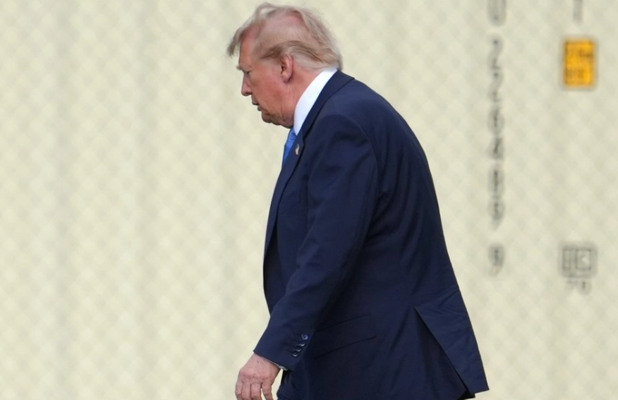 Trump insta a empresas canadienses a mudarse para evitar aranceles impuesto por él