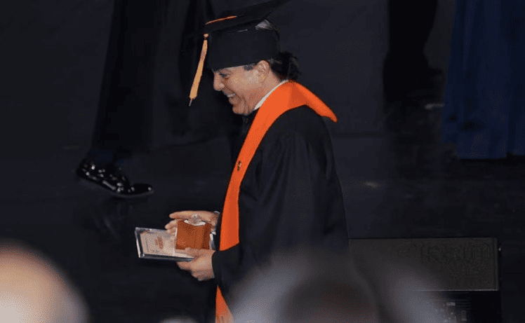Cristian Castro quiere continuar sus estudios