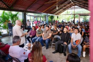 Ante una concurrida asamblea informativa, el aspirante de Morena sostuvo que la organización ciudadana y la unidad son fundamentales para enfrentar la guerra mediática