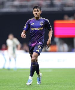 El mediocampista Edwin Cerrillo buscará aportar equilibrio y solidez al mediocampo azulcrema en su nueva etapa con América.