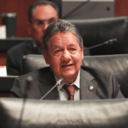 Higinio Martínez va por la presidencia del Senado