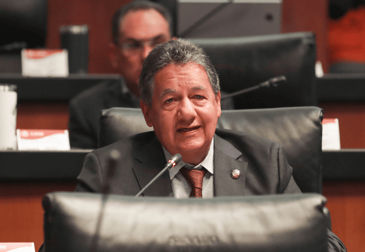 Higinio Martínez va por la presidencia del Senado
